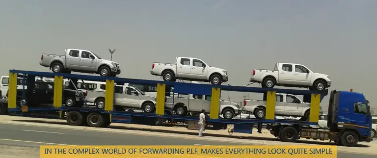 Car carrier truck transporting vehicles from Dubai to Oman along GCC desert route, representing professional UAE to Oman car shipping services by Tawam Al Shahin Transport.